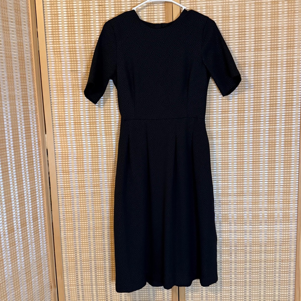 H&M Black Textured Bubble Crepe Fit and Flare Dress Short Sleeve Pockets Size 6
